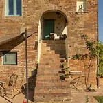 度假居 Historic With Loggia In