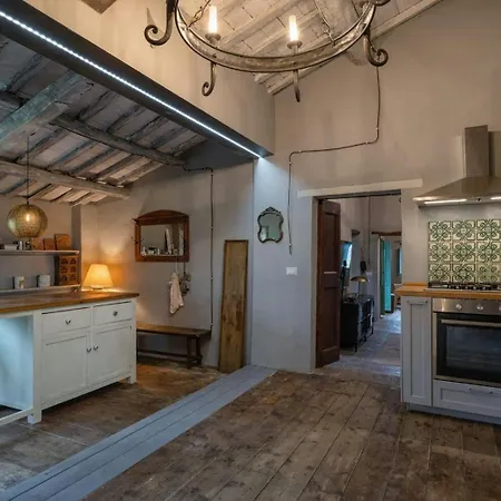 Historic With Loggia In Cortona