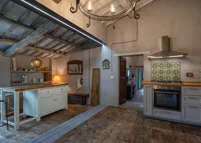 Historic With Loggia In Cortona