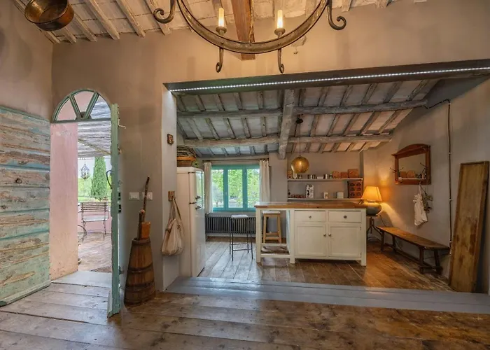 Historic With Loggia In Cortona